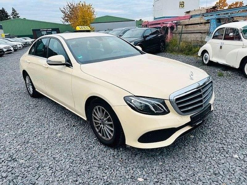 Gebraucht Mercedes E200 160 PS (117 kW) 2019 Hellelfenbein  unilack Limousine