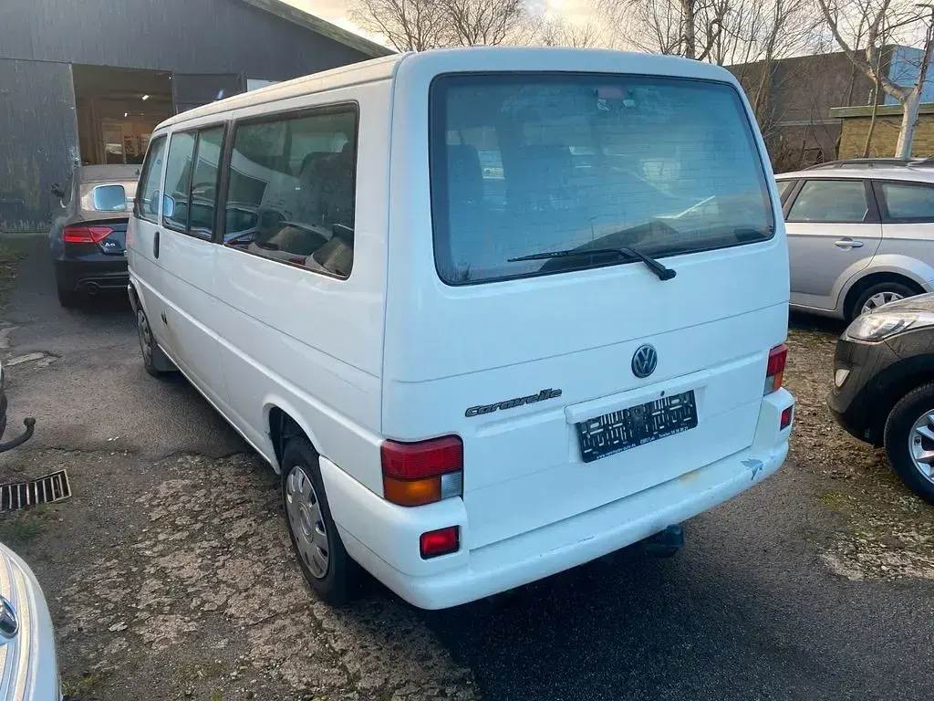 Second-hand VW Caravelle 116 CP (85 kW) 2003 Alb Van