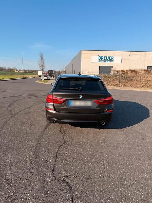 Gebraucht BMW 520 190 PS (139 kW) 2018 Braun Kombi