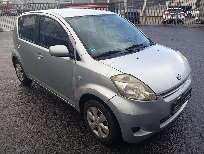 Gebraucht Daihatsu Sirion 69 PS (50 kW) 2008 Grau Kleinwagen