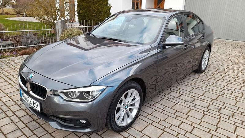 Gebraucht BMW 330 Sport Line 258 PS (189 kW) 2015 Grau Limousine