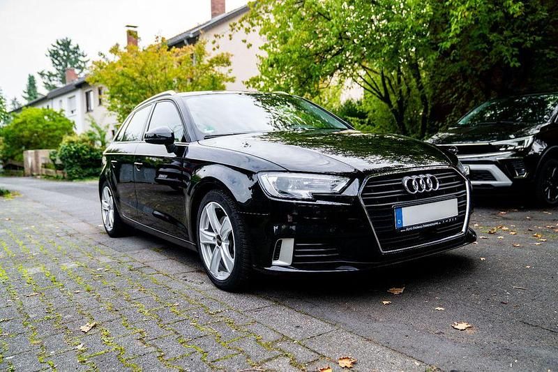 Schwarz Gebraucht 2018 Audi A3 Sportback Sport Limousine | 15.800 € (Superpreis) - Bild 1/4
