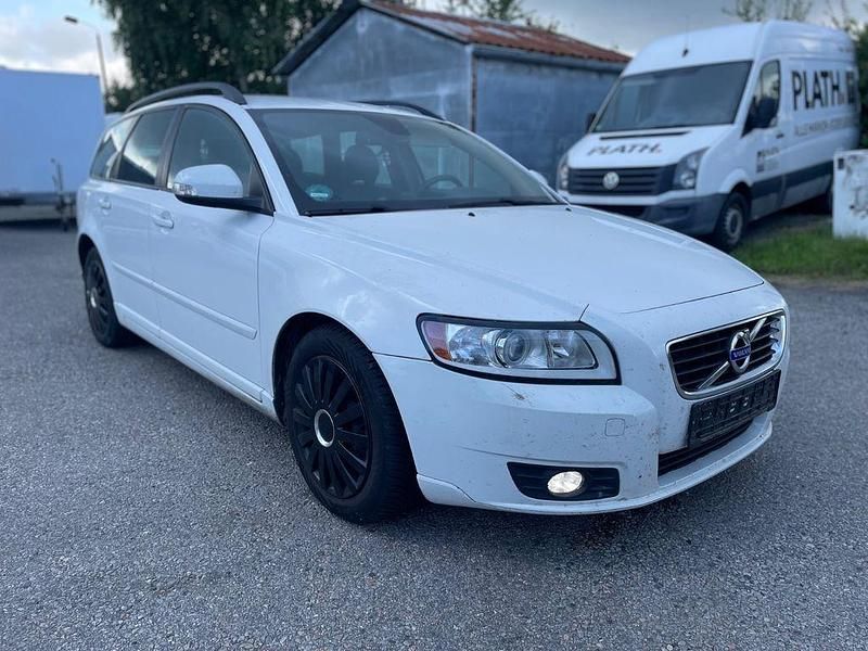 Gebraucht Volvo V50 Business Edition 114 PS (83 kW) 2011 Weiß Kombi
