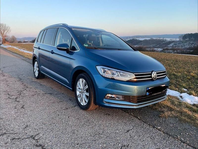 Gebraucht VW Touran Highline 150 PS (110 kW) 2017 Blau Van / Kleinbus