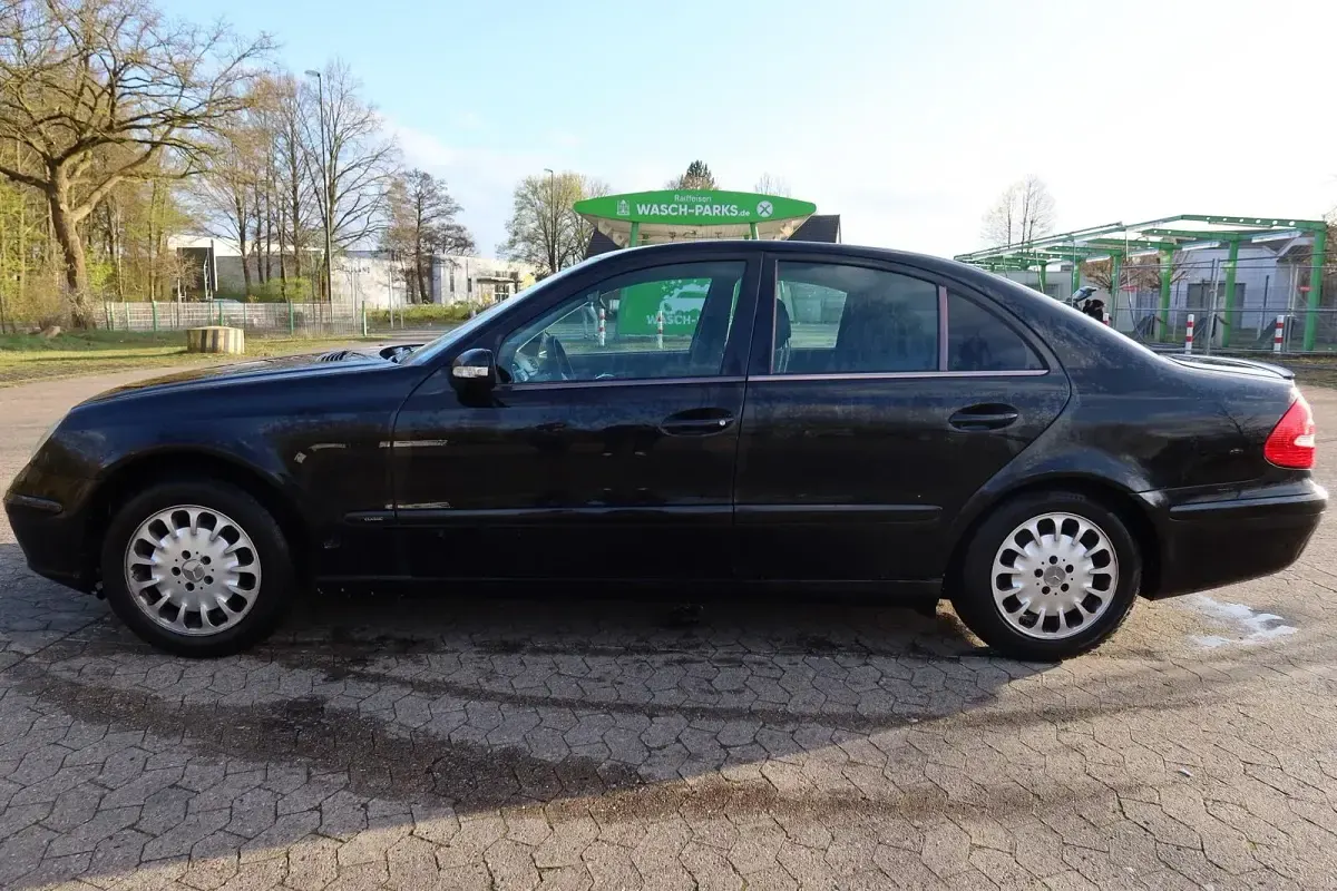 Second-hand Mercedes E200 122 CP (89 kW) 2004 Negru Berlinǎ