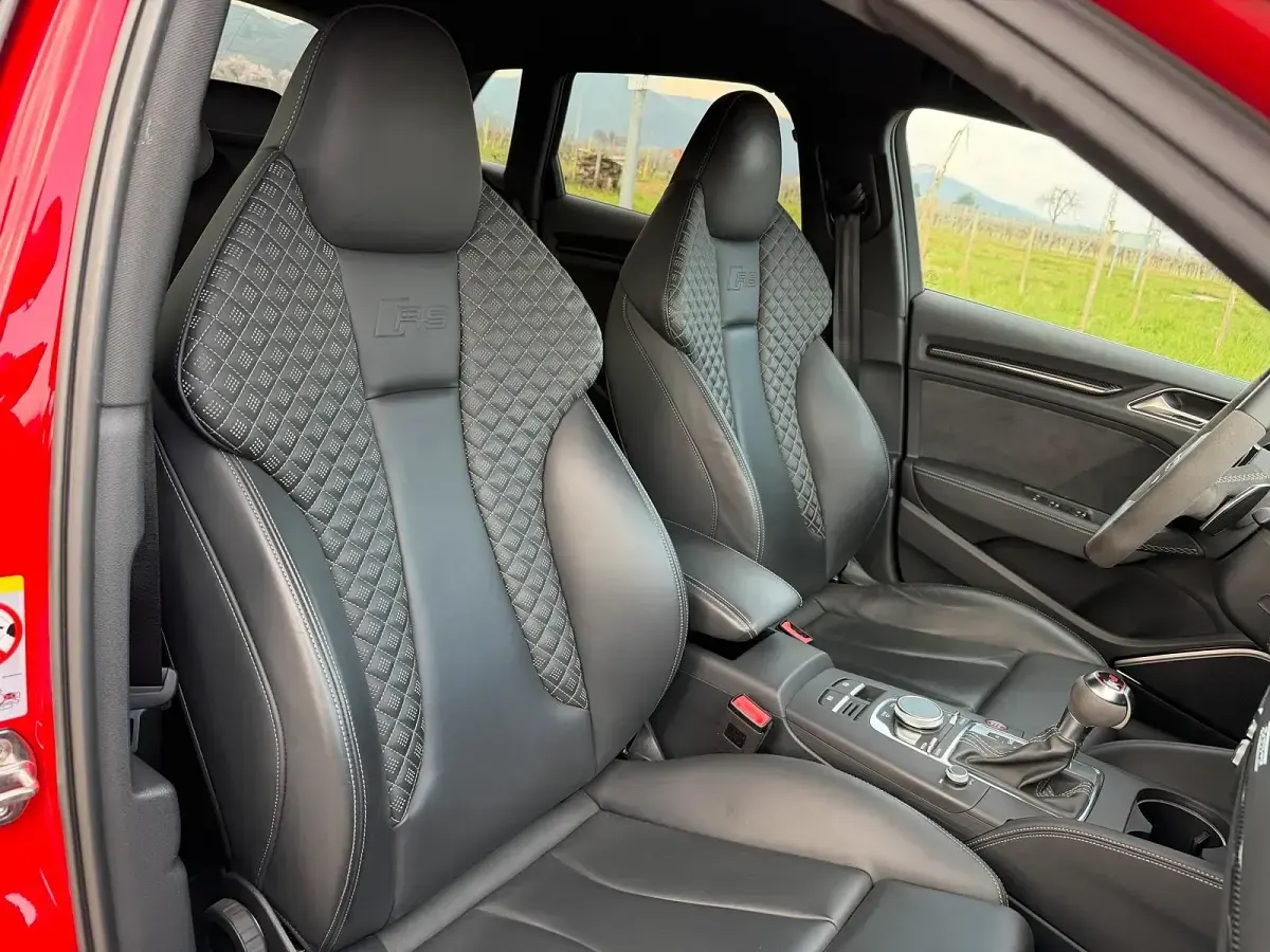 Gebraucht Audi RS3 Comfort 400 PS (294 kW) 2019 Rot Limousine