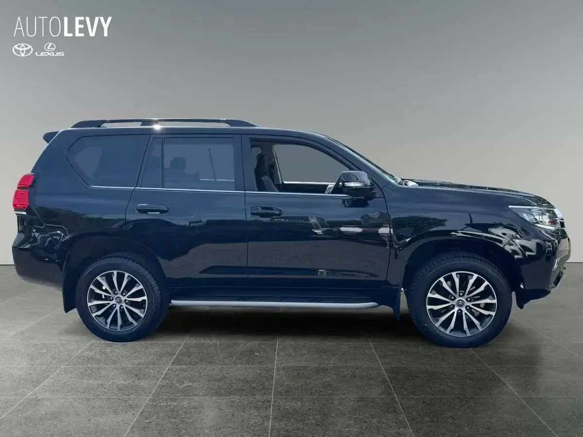 Gebraucht Toyota Land Cruiser Basis 177 PS (130 kW) 2020 Tiefschwarz mica metallic SUV