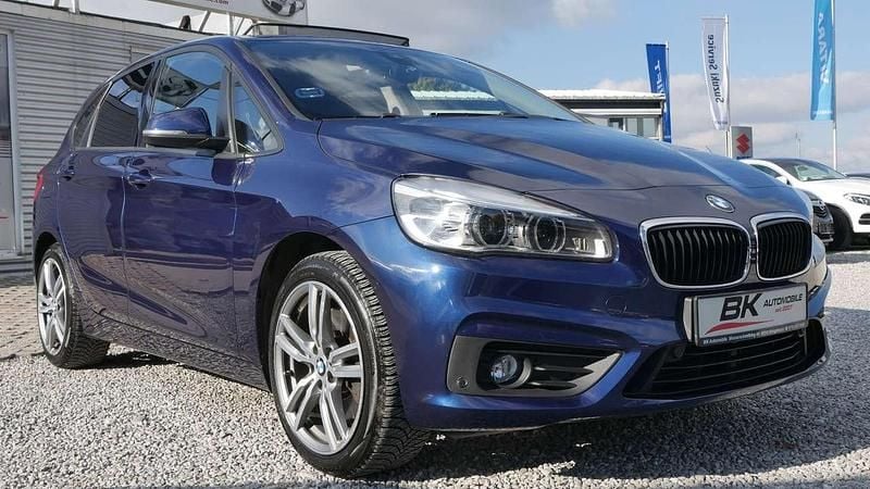 Mediterranblau Gebraucht 2015 BMW 225 Van / Kleinbus | 10.990 € (Superpreis) - Bild 1/4