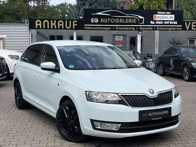 Gebraucht Skoda Rapid Ambition 90 PS (66 kW) 2015 Weiß Kleinwagen