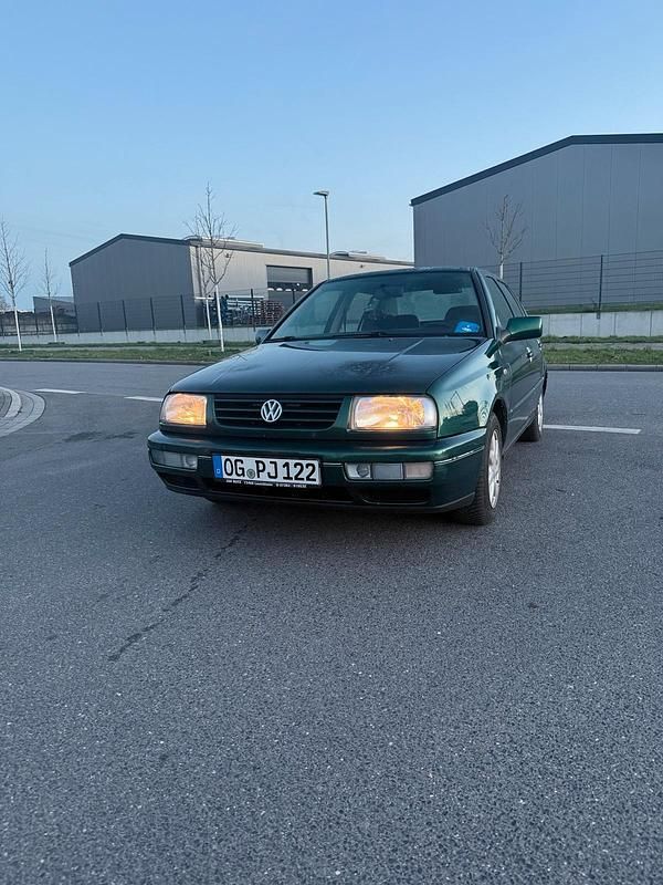 Grün Gebraucht 1996 VW Vento Limousine | 5.500 € - Bild 1/4