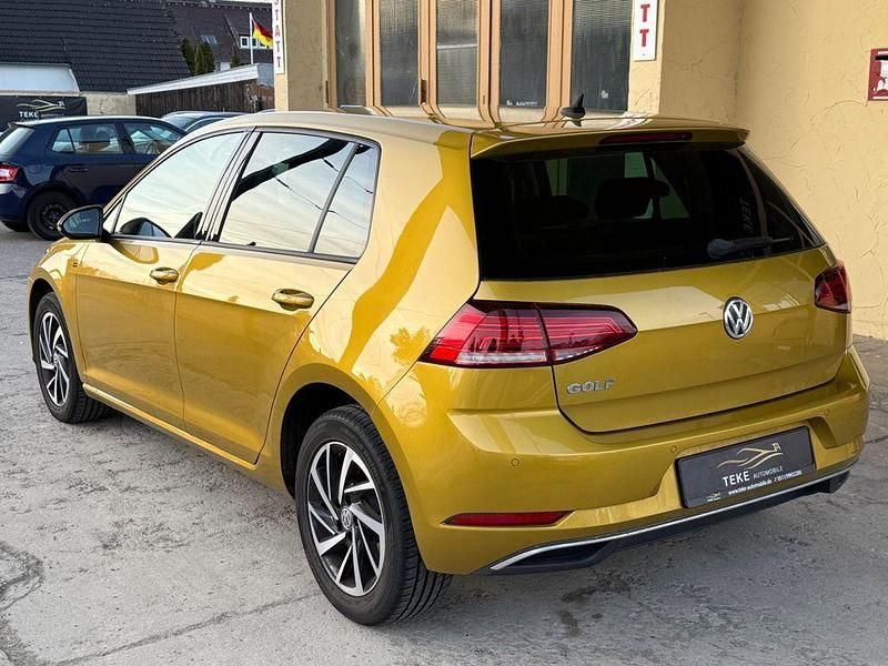 Gebraucht VW Golf VII 116 PS (85 kW) 2018 Gelb Limousine