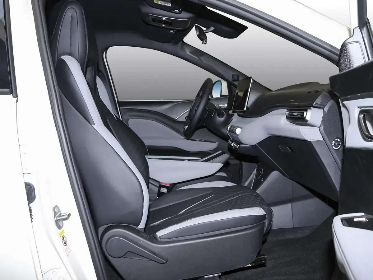 Gebraucht BYD Dolphin Surf Active 88 kW (120 PS) 2025 Weiß Kleinwagen
