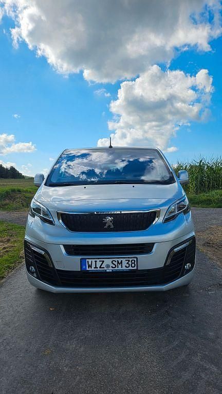 Silber Gebraucht 2018 Peugeot Traveller Van / Kleinbus | 32.800 € (Fairer Preis) - Bild 1/4