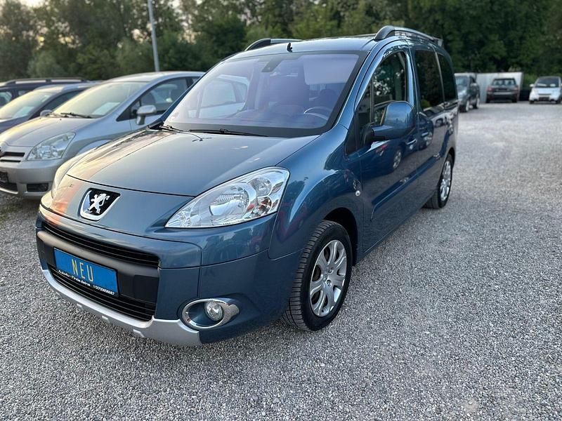 Gebraucht Peugeot TePee Tendance 120 PS (88 kW) 2011 Blau Kombi