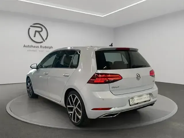 Gebraucht VW Golf VII Highline 150 PS (110 kW) 2017 White silver metallic (metallic) Limousine