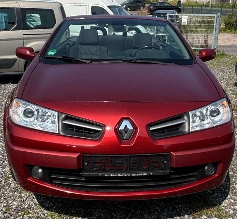 Rot Gebraucht 2009 Renault Mégane Cabriolet Avantage Cabrio | 2.699 € (Fairer Preis) - Bild 1/4