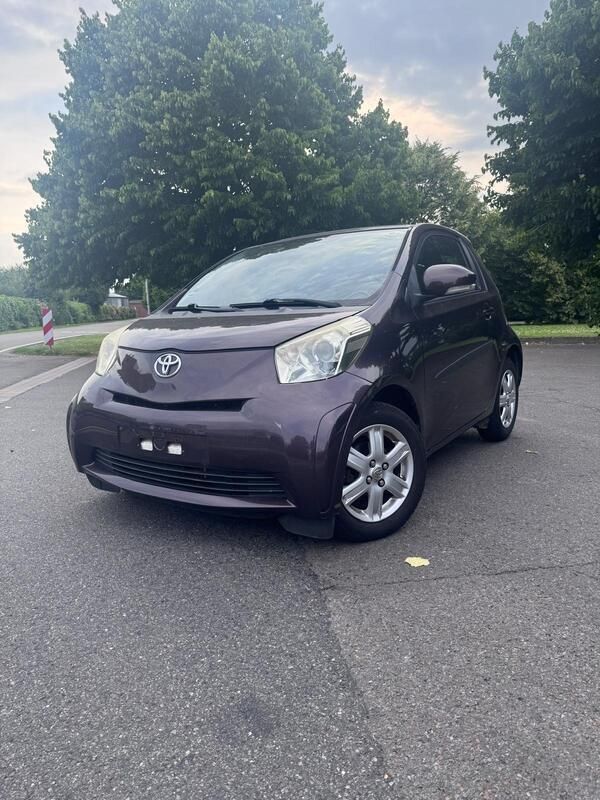 Andere außenfarben Gebraucht 2009 Toyota iQ Kleinwagen | 2.950 € (Superpreis) - Bild 1/4
