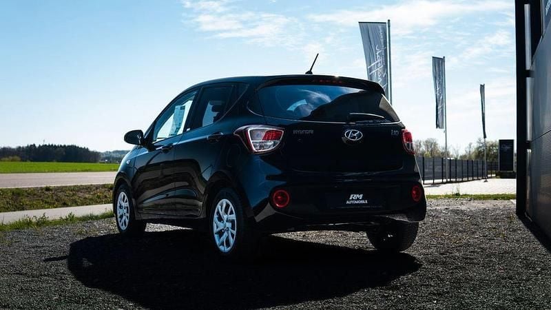Gebraucht Hyundai i10 67 PS (49 kW) 2020 Schwarz Kleinwagen