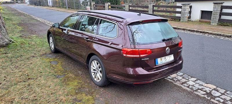 Gebraucht VW Passat Trendline 120 PS (88 kW) 2016 Rot Kombi