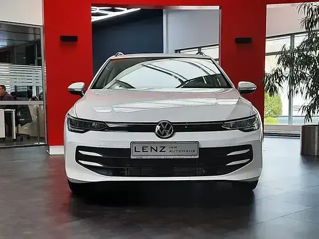 Gebraucht VW Golf VIII Family 116 PS (85 kW) 2026 Weiß Kombi