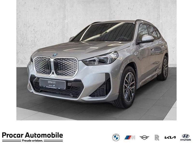 Silber Neu 2025 BMW iX1 M Sport SUV | 53.990 € (Guter Preis) - Bild 1/4