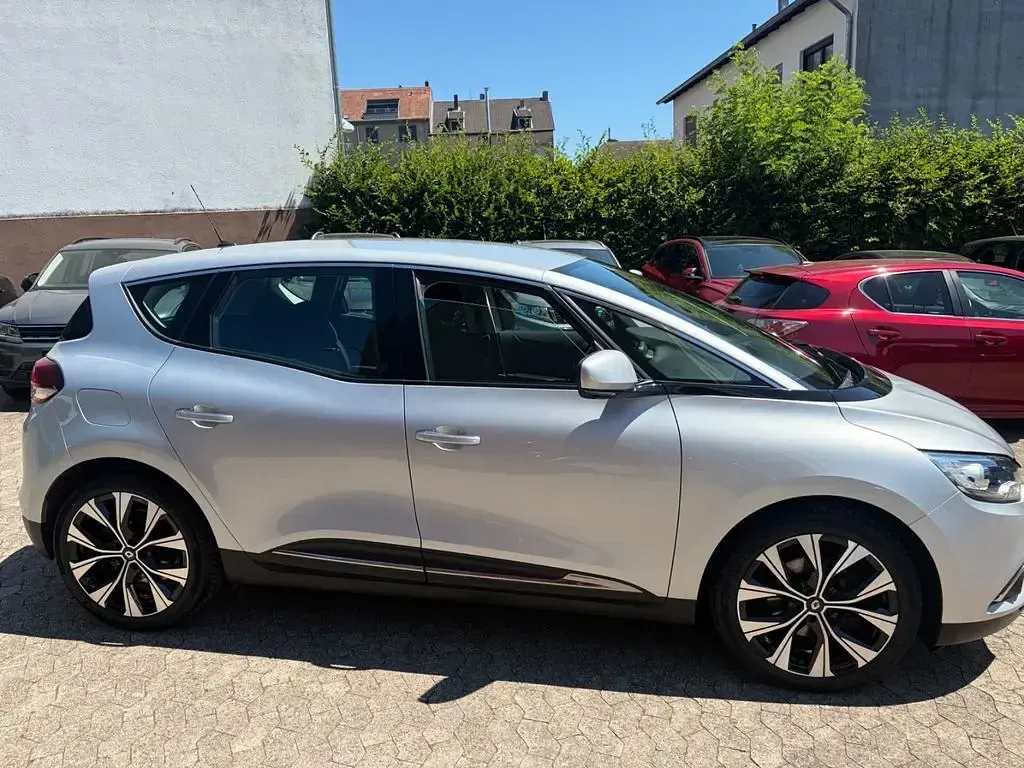 Gebraucht Renault Scénic Experience 116 PS (85 kW) 2018 Silber Van / Kleinbus