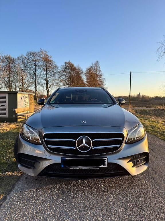 Gebraucht Mercedes E300 AMG line 309 PS (227 kW) 2019 Grau Kombi