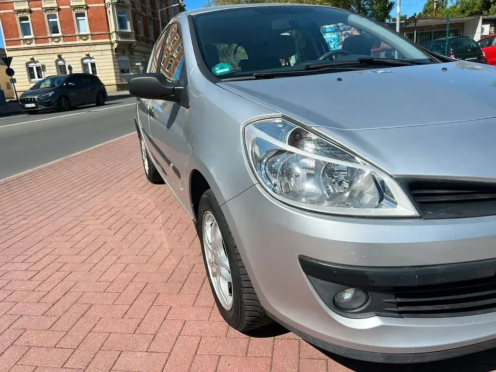 Gebraucht Renault Clio Expression 75 PS (55 kW) 2005 Grau Kleinwagen