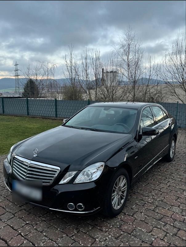 Gebraucht Mercedes E200 Elegance 184 PS (135 kW) 2010 Schwarz Limousine