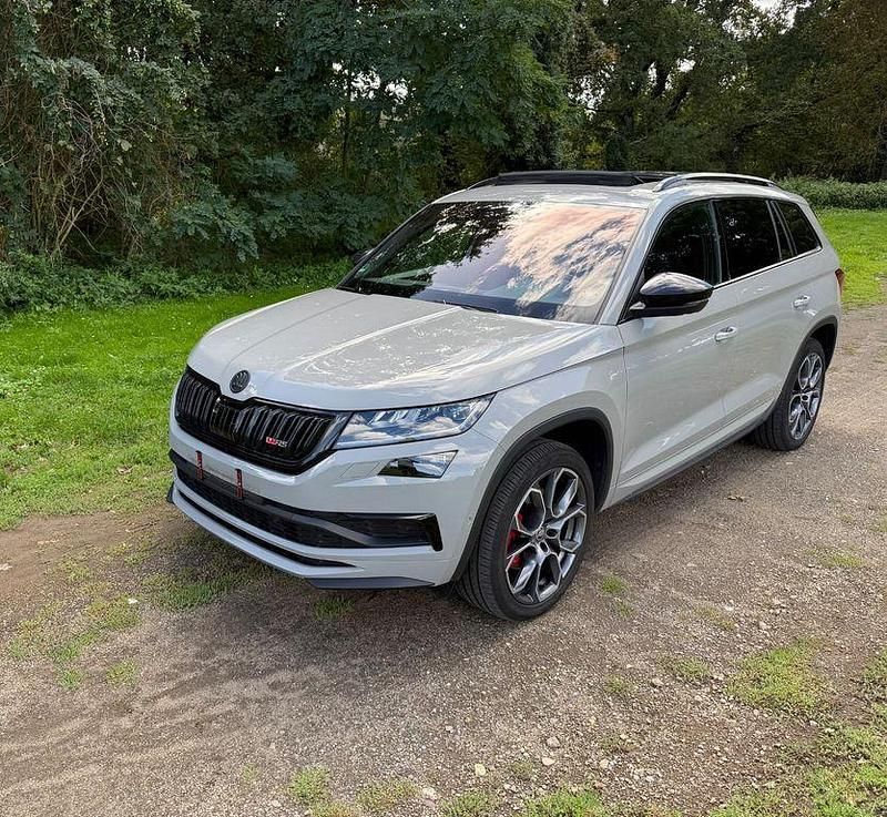 Grau Gebraucht 2020 Skoda Kodiaq RS SUV | 32.550 € (Guter Preis) - Bild 1/4