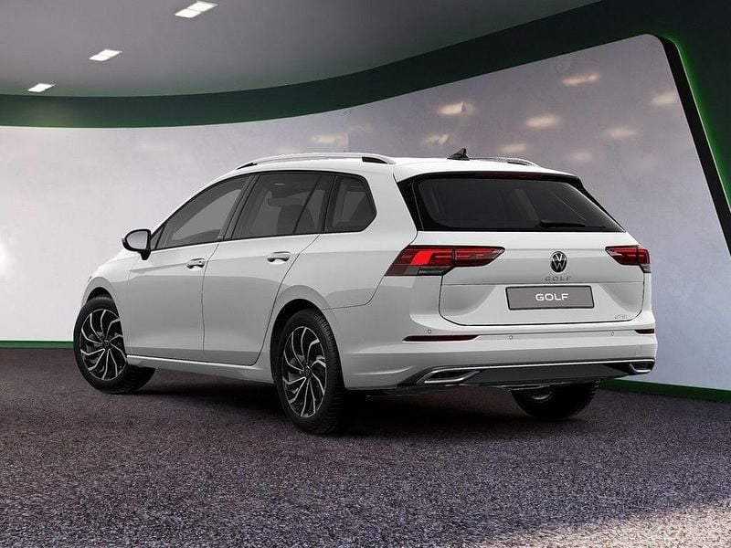 Gebraucht VW Golf VIII Move 150 PS (110 kW) 2024 Weiß Kombi