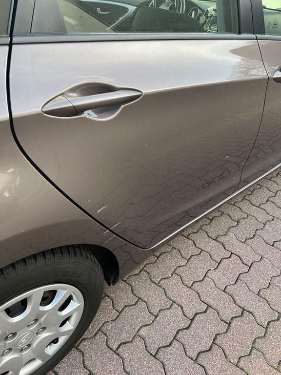 Gebraucht Hyundai i30 Classic 99 PS (72 kW) 2013 Braun Limousine