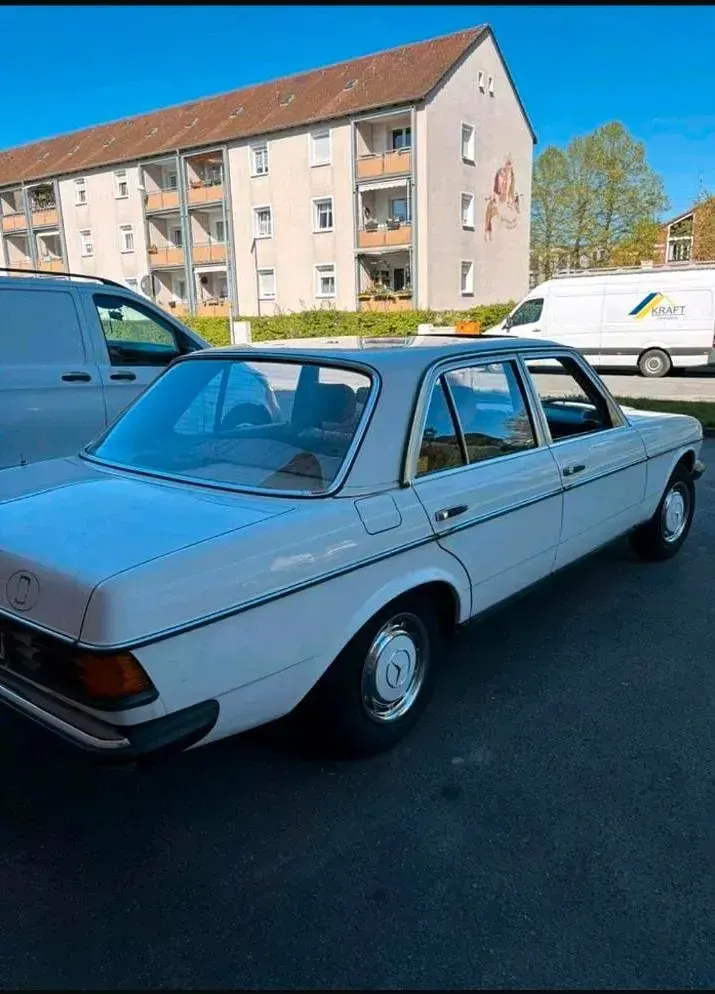 Gebraucht Mercedes 200 109 PS (80 kW) 1982 Weiß Limousine