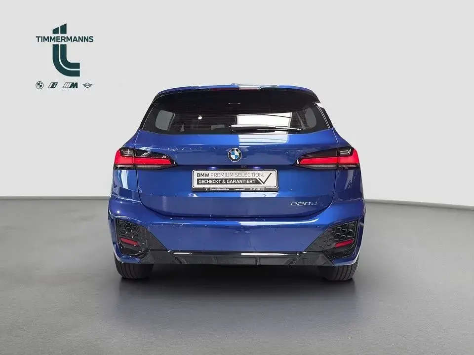 Gebraucht BMW 220 Performance 163 PS (119 kW) 2025 Blau Van / Kleinbus