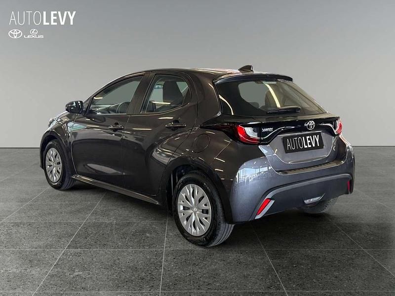 Gebraucht Toyota Yaris Basis 72 PS (52 kW) 2023 Marlingrau metallic Kleinwagen