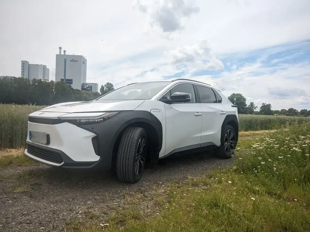 Gebraucht Toyota bZ4X 150 kW (204 PS) 2023 Weiß SUV