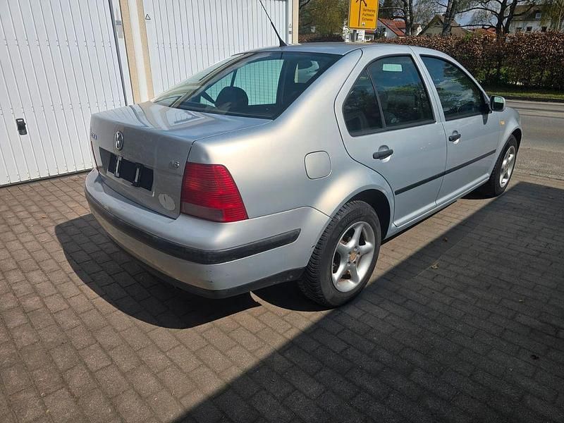 Brugt VW Bora Basis 101 HK (74 kW) 1999 Sølv Sedan