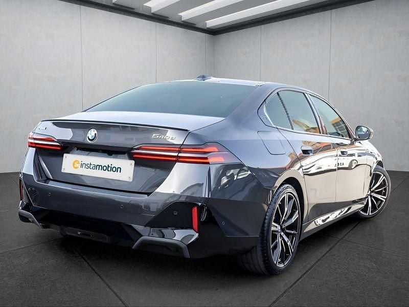 Gebraucht BMW 540 303 PS (222 kW) 2025 Grau Limousine