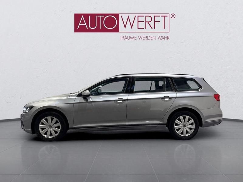 Gebraucht VW Passat 150 PS (110 kW) 2022 Silber Kombi
