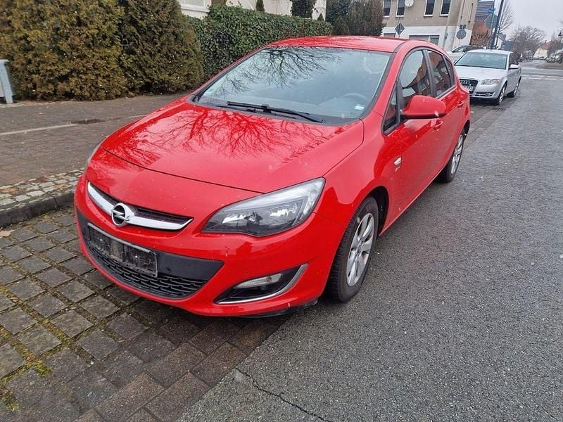 Gebraucht Opel Astra Active 140 PS (102 kW) 2013 Rot Limousine