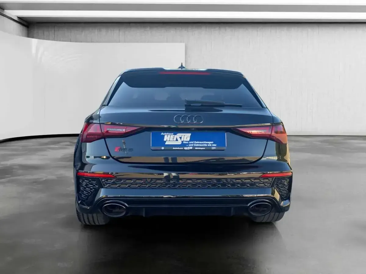 Gebraucht Audi RS3 Sport 400 PS (294 kW) 2024 Mythosschwarz metallic Limousine