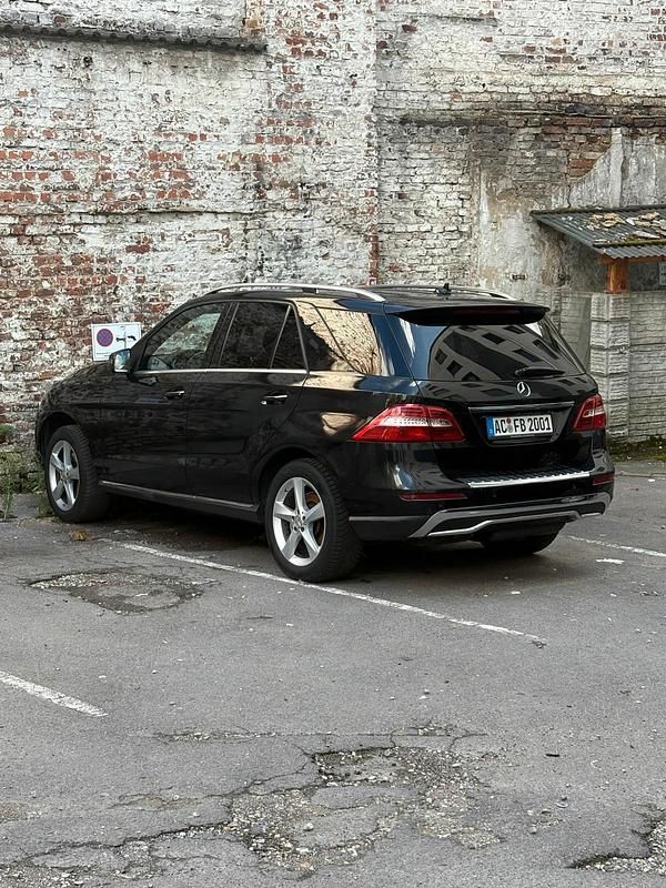 Schwarz Gebraucht 2014 Mercedes ML350 SUV | 16.750 € (Superpreis) - Bild 1/4