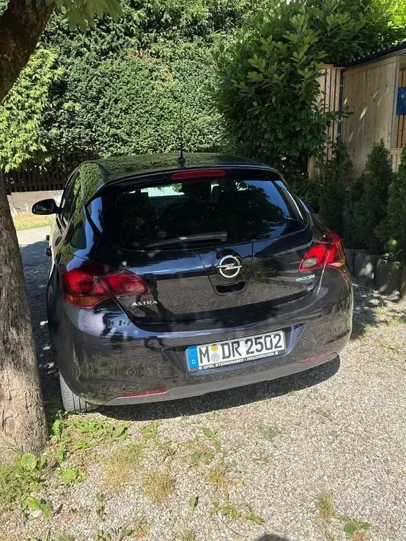 Gebraucht Opel Astra Design Edition 101 PS (74 kW) 2010 Schwarz Kombi