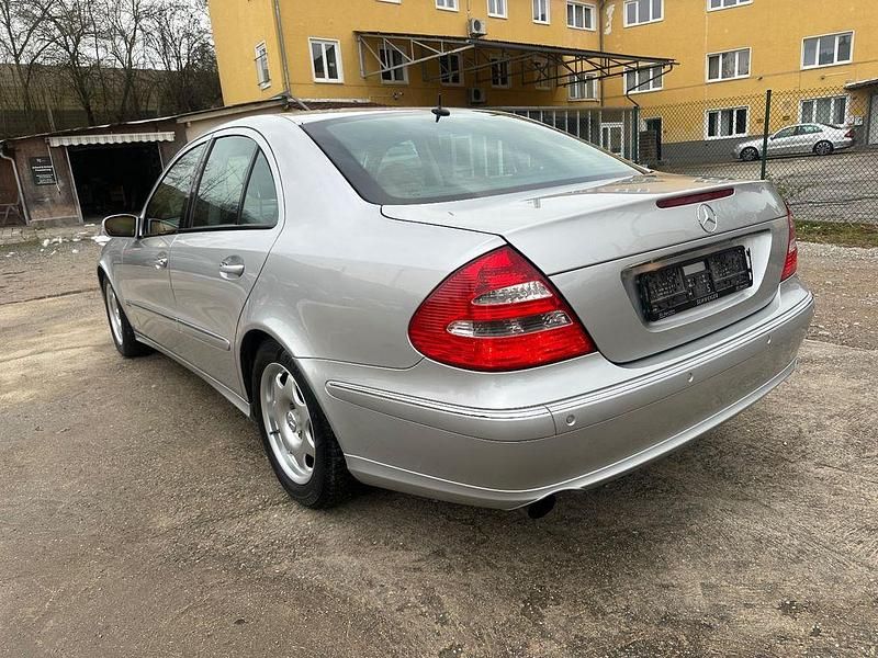 Gebraucht Mercedes E200 163 PS (119 kW) 2005 Silber Limousine