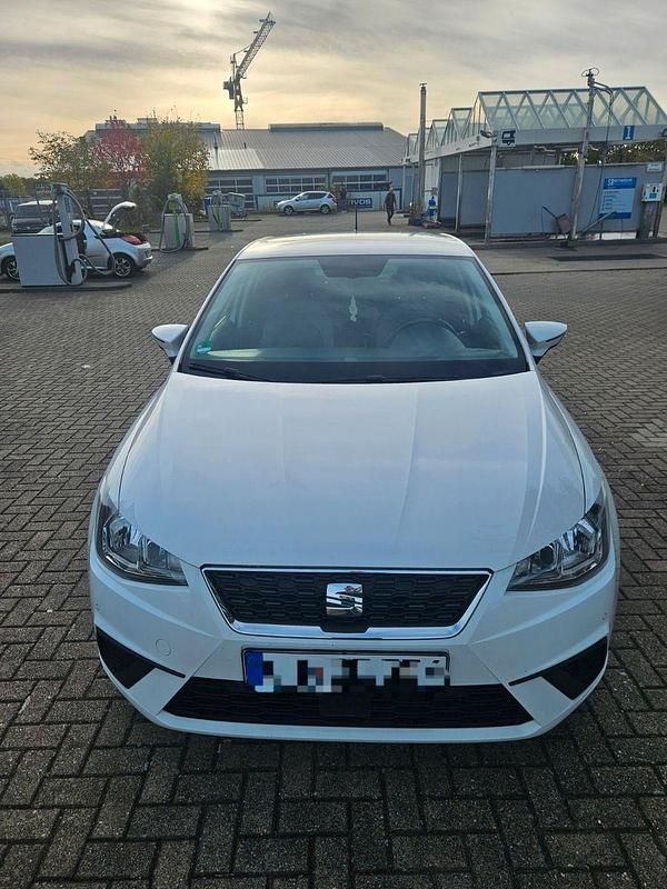 Weiß Gebraucht 2018 Seat Ibiza Style Kleinwagen | 8.190 € (Fairer Preis) - Bild 1/4