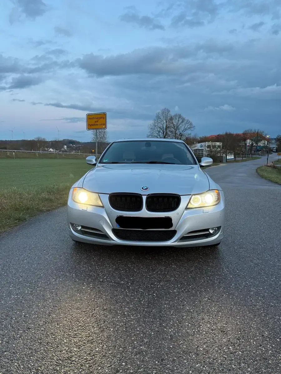 Gebraucht BMW 325 Comfort Edition 218 PS (160 kW) 2011 Grau Limousine