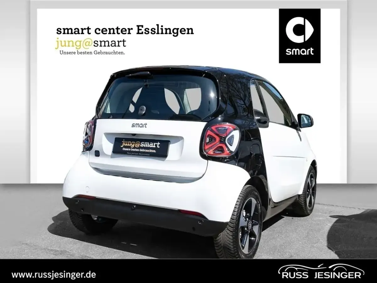 Gebraucht Smart ForTwo Coupé Passion 60 kW (82 PS) 2024 Bodypanels in white Kleinwagen