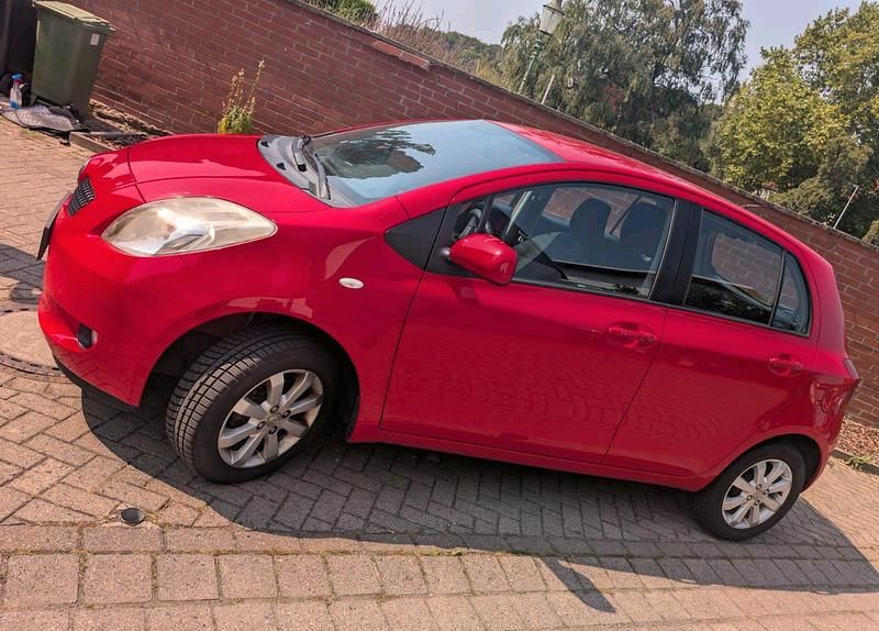 Rot Gebraucht 2008 Toyota Yaris Kleinwagen | 2.250 € (Guter Preis) - Bild 1/4