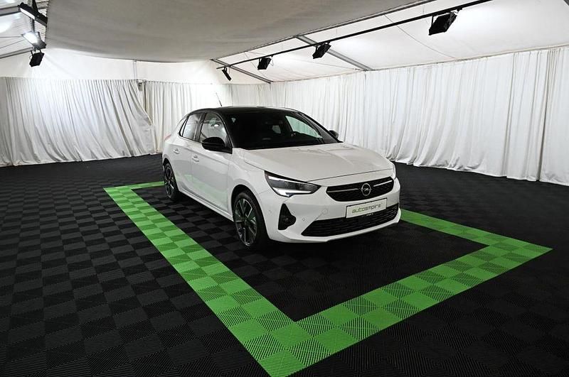 Gebraucht Opel Corsa-e 100 kW (136 PS) 2023 Weiß Kleinwagen