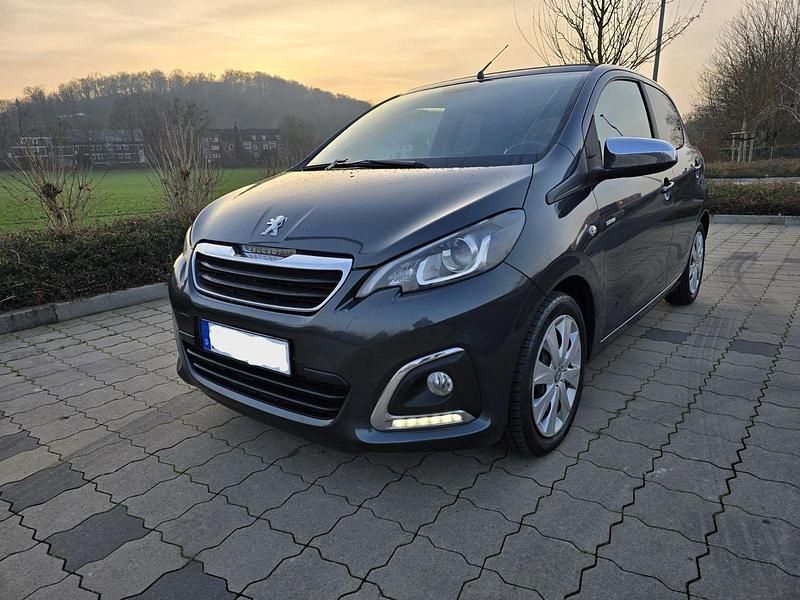 Grau Gebraucht 2019 Peugeot 108 Style Kleinwagen | 6.100 € (Guter Preis) - Bild 1/4